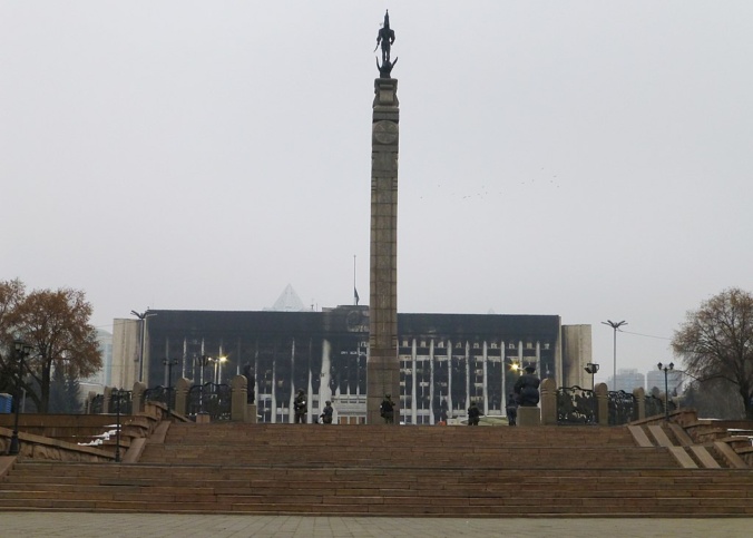 Ausgebranntes Rathaus in Almaty